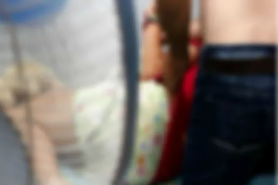 Abusó de su hija y luego golpeó a su pareja con una pala