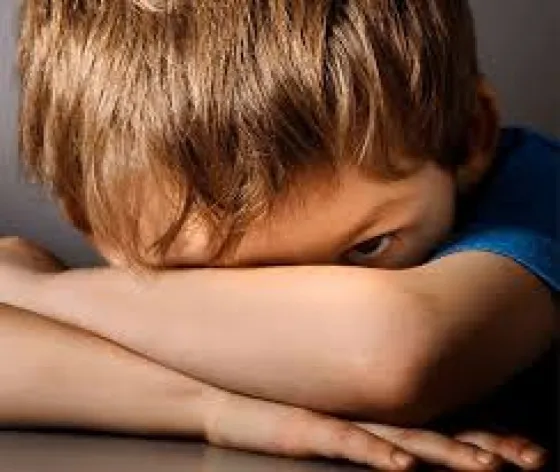 Le quitaron la pensión por discapacidad a un niño con TEA y su papá esta desempleado