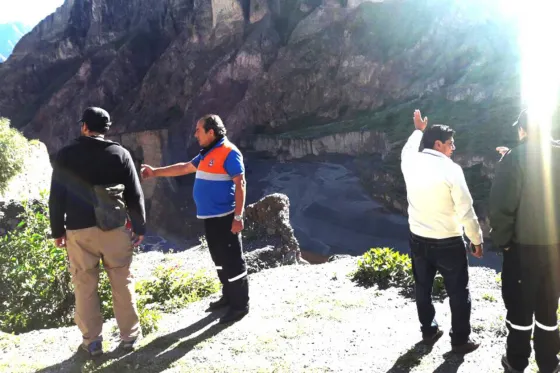 Evacúan a familias de Iruya