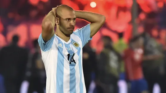Le dedicaron una canción a Mascherano, pero para que no lo convoquen a la Selección