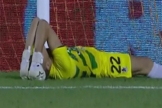 No atajó una pelota, se largó a llorar y sus compañeros lo consolaron