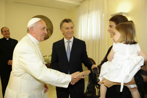 Macri saludó al Papa por su quinto aniversario