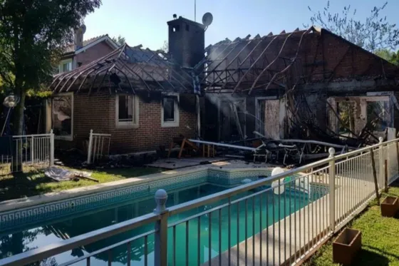 Le chocó el auto e incendió la casa de su jefe tras una discusión