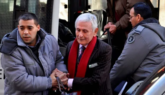 Miguel Etchecolatz vuelve a la cárcel