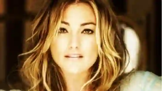 Conmoción por el "nuevo rostro" de la ex Oreja de Van Gogh