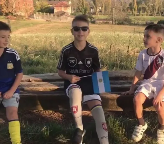 Los hijos de Maxi López le mandaron un saludo que generó polémica. Video