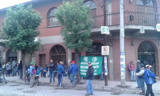 Paran empleados municipales de Salvador Mazza