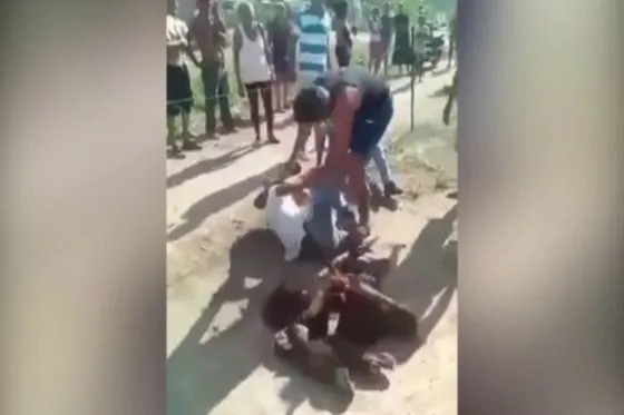 Tremendo: Tenían hambre, descuartizaron un caballo y los lincharon