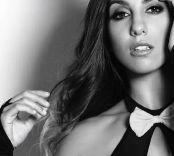 Increíble el tatto de Cinthia Fernández que le ocupa el largo de la espalda. FOTO