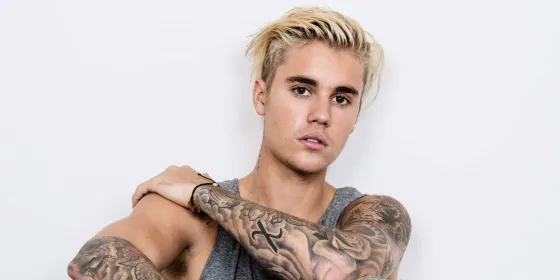 No pierde el tiempo: Justin Bieber presentó a su nueva novia
