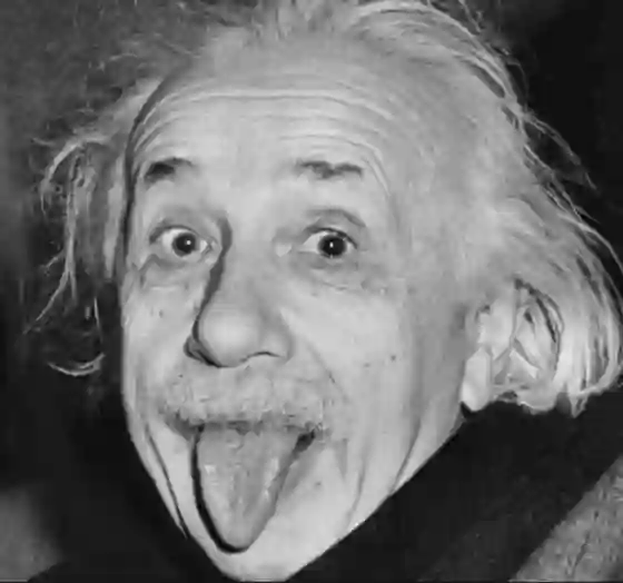 Fin del misterio: ¿Por qué se suele sacar la lengua para las selfies?