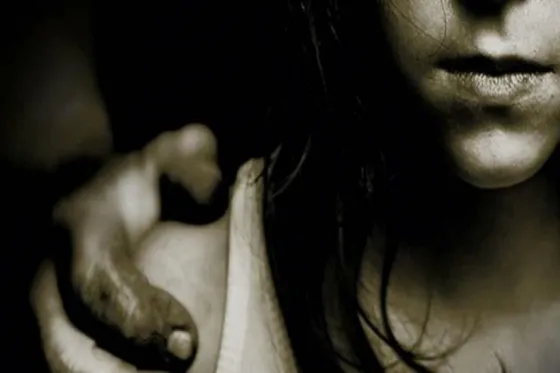 Secuestró a una menor para que su hijo la violara