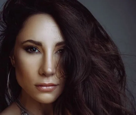 La foto sensual de Magui Bravi sobre la cama. FOTO