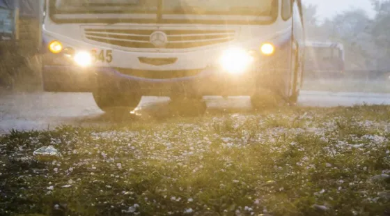 Lluvia y granizo en la ciudad de Salta (VIDEO)