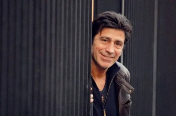 Repetto derrapó y defendió al cura que le dio una patada a una chica