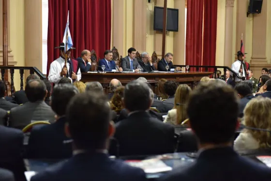 Urtubey le tiró un palito al Gobierno Nacional en la apertura de sesiones de la Legislatura