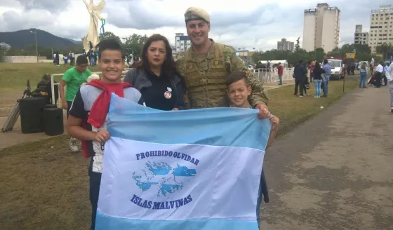 "Fue muy fuerte viajar y estar al lado de la tumba de mi padre"