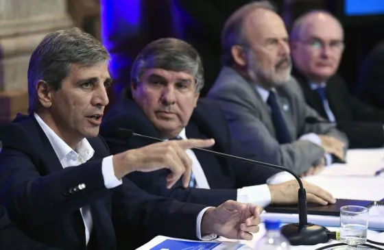 Caputo: "No podemos sostener este ritmo de deuda los próximos años"