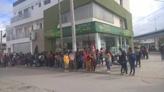 Los estudiantes marchan hacia la AMT