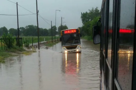 Está cortado el ingreso a varios barrios debido a la tormenta de anoche