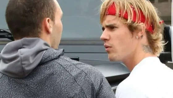 Desubicado: Justin Bieber le rompió el celular a un fan argentino (VIDEO)