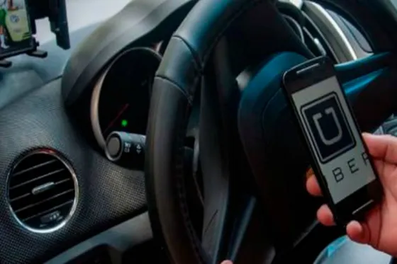 Chofer de Uber las acosó y lo escracharon en Twitter