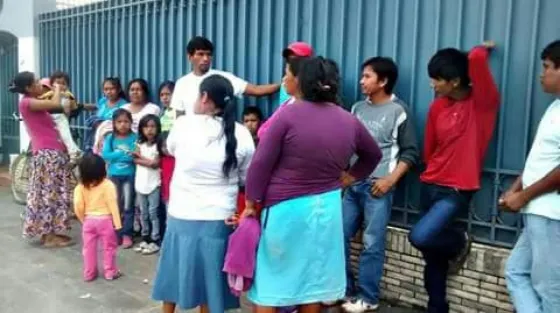 Vecinos de la Comunidad Wichi - El Algarorbal, Protestan en la puerta de la casa blindada de Jalit