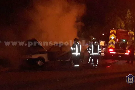 El daño a la orden del día: Incendió un auto y se dio a la fuga