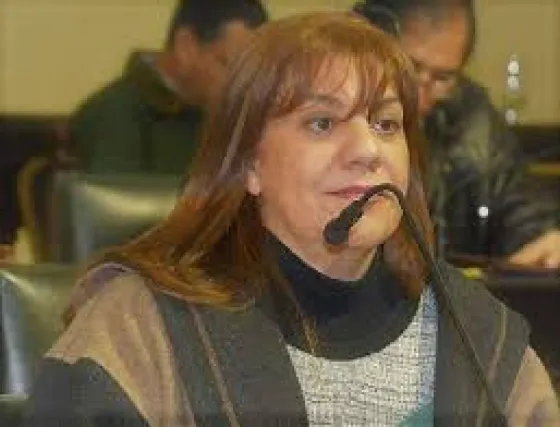 Denuncian que senadora de Cerrillos se lleva policías a su casa