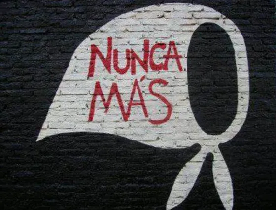 Buscan incorporar el libro “Nunca Más” al sistema educativo