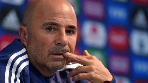 Sampaoli pidió un tema en la radio y periodistas salieron a matarlo