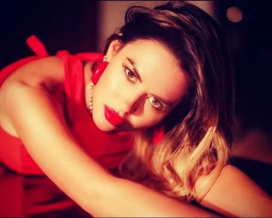 Karina Jelinek sin maquillaje y recién despierta. FOTO