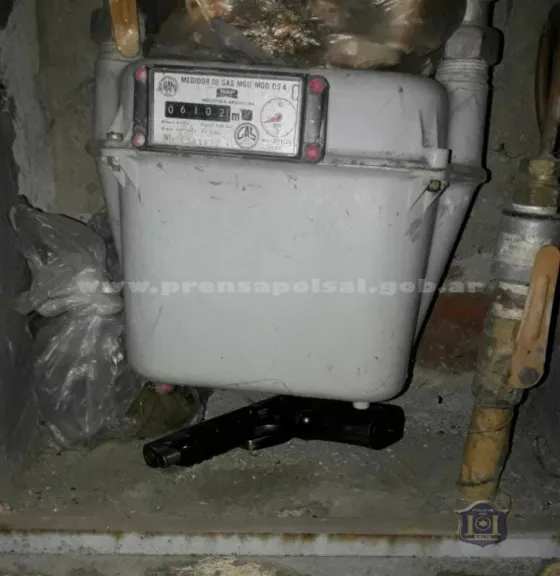 La policía los detuvo y tenían un arma de fuego