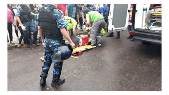 Impactante: Atropelló a una manifestante y huyó