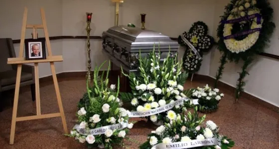 En pleno velorio, quisieron desbloquear un celular con la huella del muerto