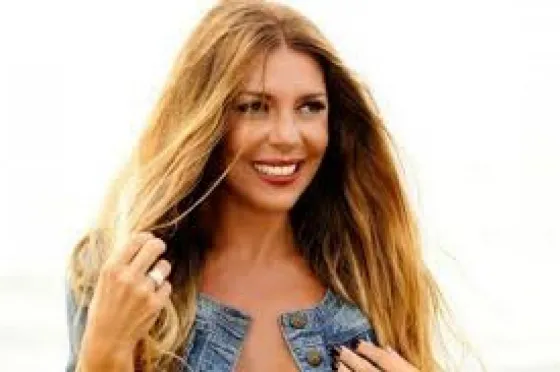 Mónica Ayos se hizo un tatuaje muy sensual en honor a la Argentina