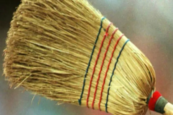 Abuela mató a escobazos a su nieto