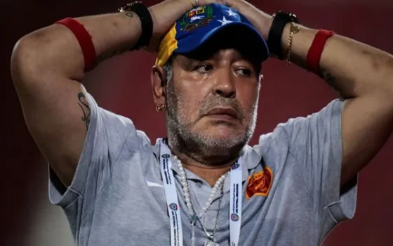 ¡Despidieron a Maradona!