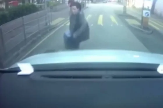 Finge ser atropellada para cobrar un seguro (VIDEO)