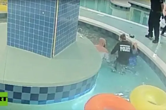 ¡Increíble! Un niño fue succionado en una piscina. Video