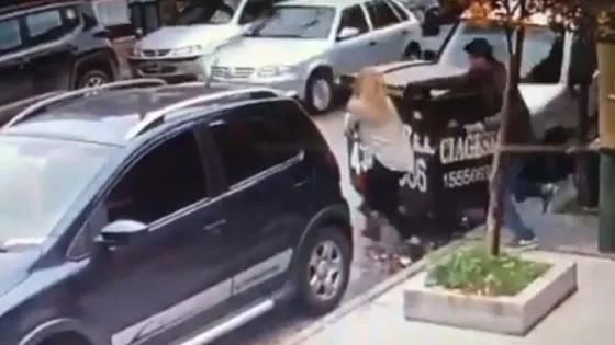 Salidera bancaria: Arrastran y golpean a una mujer (VIDEO)