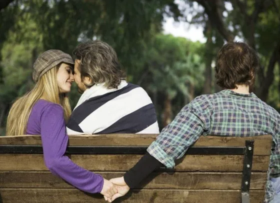 Agredió a la amante de su esposo en medio de un aeropuerto