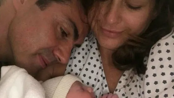 Urtubey salió de la clínica con su hija en brazos