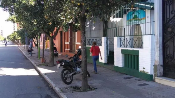 Robó un auto con un niño y lo dejó abandonado