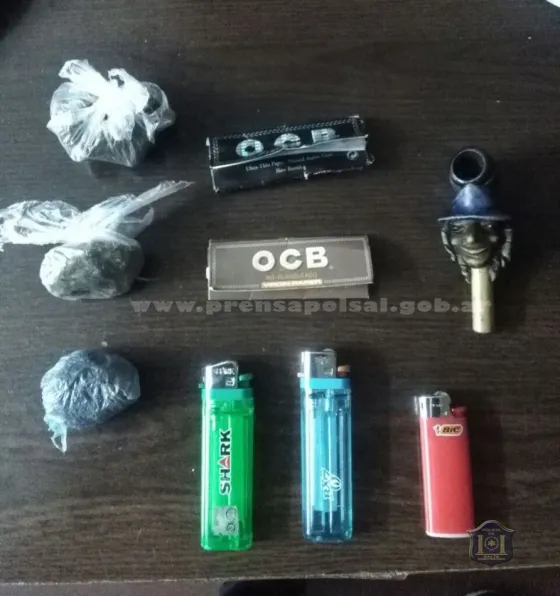 Terrible: Fueron detenidos por portar droga