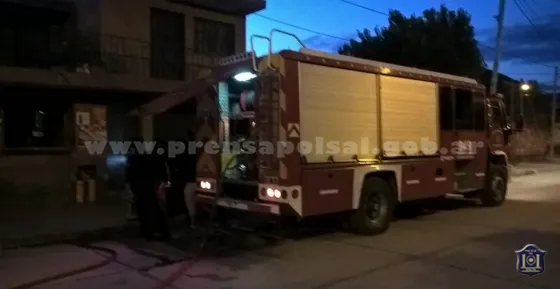Increíble incendio de una vivienda