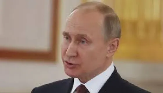 Putin todo lo puede: Ahora maneja un camión con acoplado