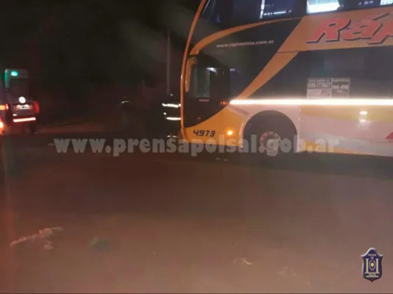 TERRIBLE: Un colectivo de larga distancia atropelló a una persona