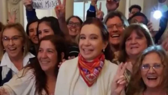 Recibieron a Cristina al grito de "abajo los machirulos"