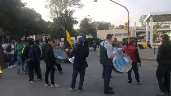 Taxistas se manifestaron en contra de la gestión de Federico Hanne